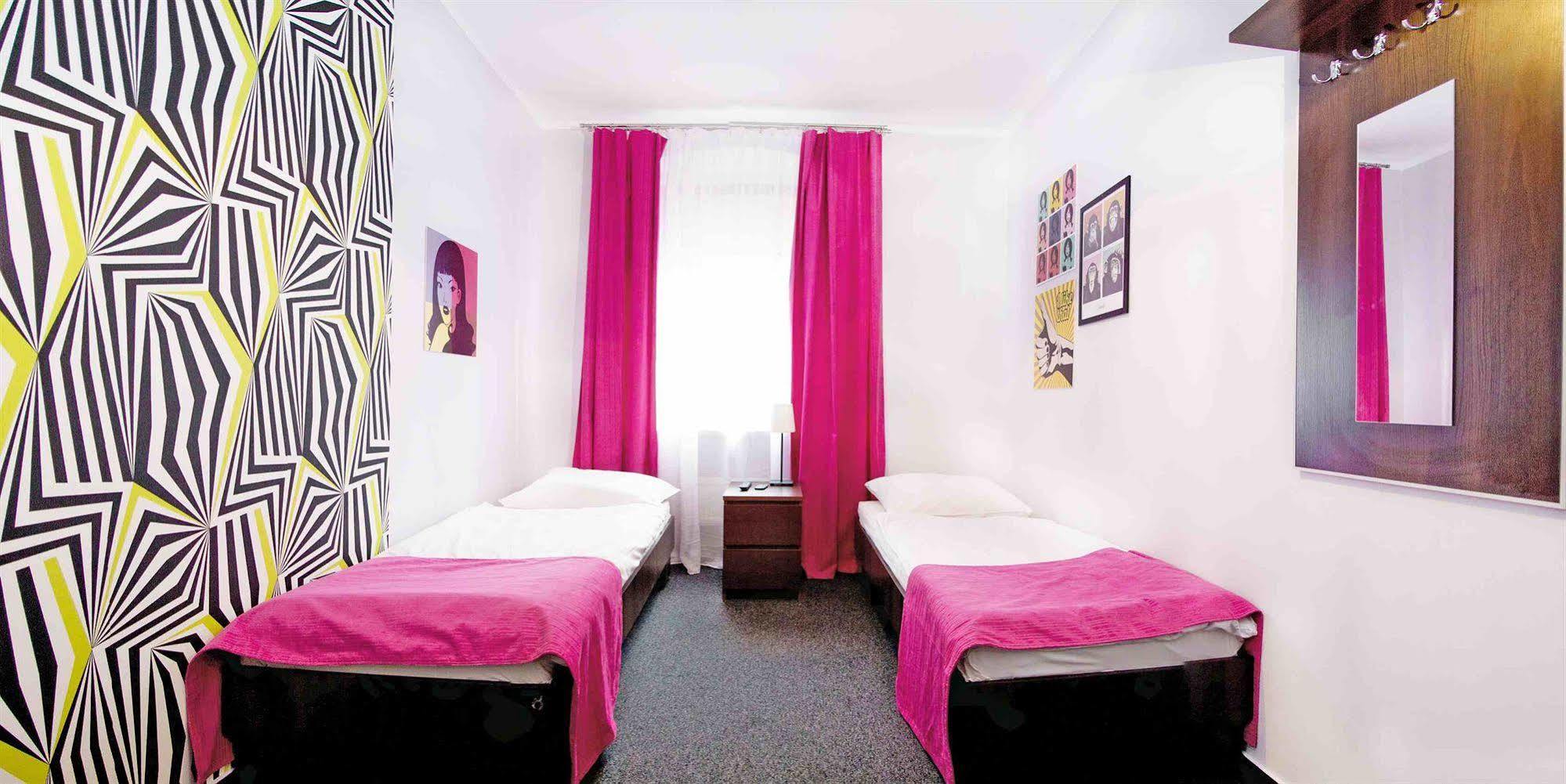 Glow Hostel Вроцлав Экстерьер фото